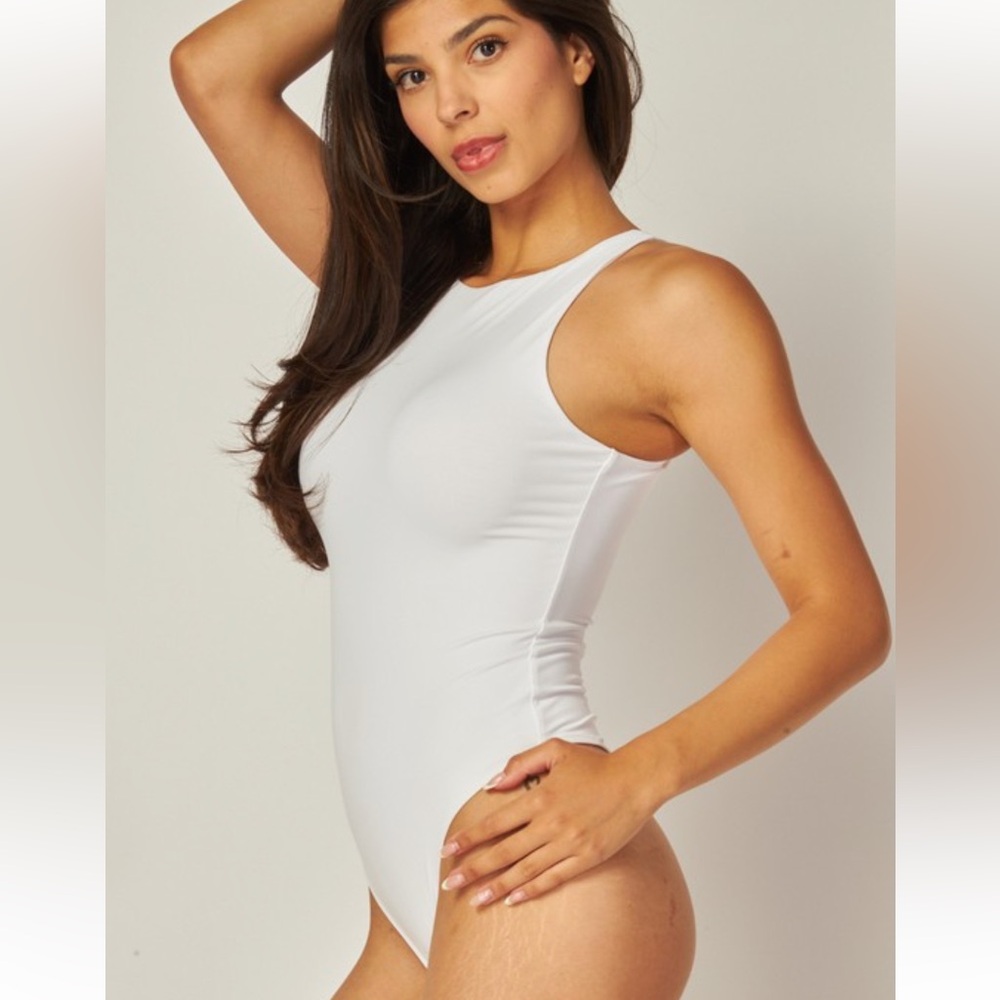 253. Contour Double layered White Sleeveless Bodysuit - Picture 3 of 3